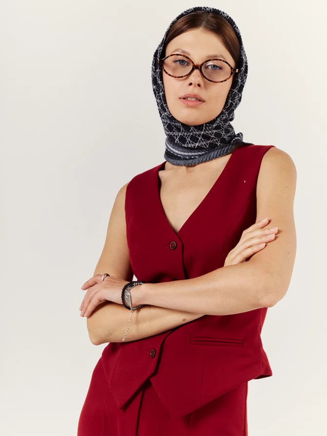 Платок двусторонний с геометрическим принтом и надписью FASHION SCARF