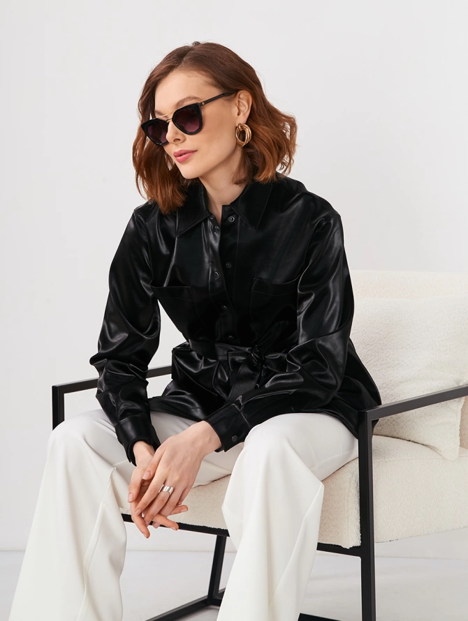 Блузка-куртка из лакированной эко-кожи