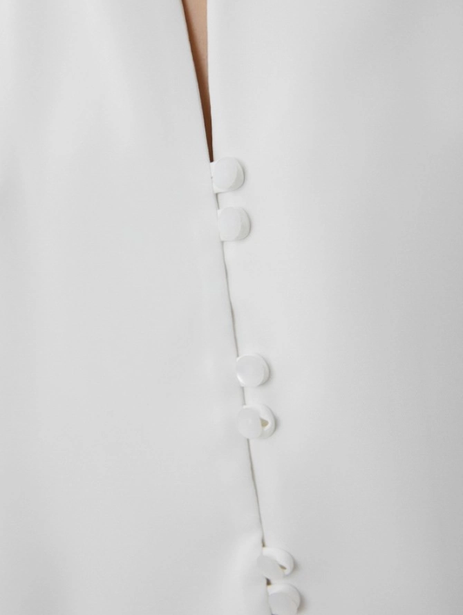 Блуза с V-образным вырезом