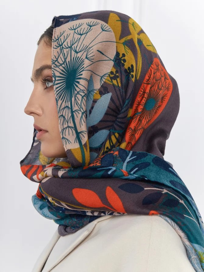 Палантин с двусторонним цветочным принтом