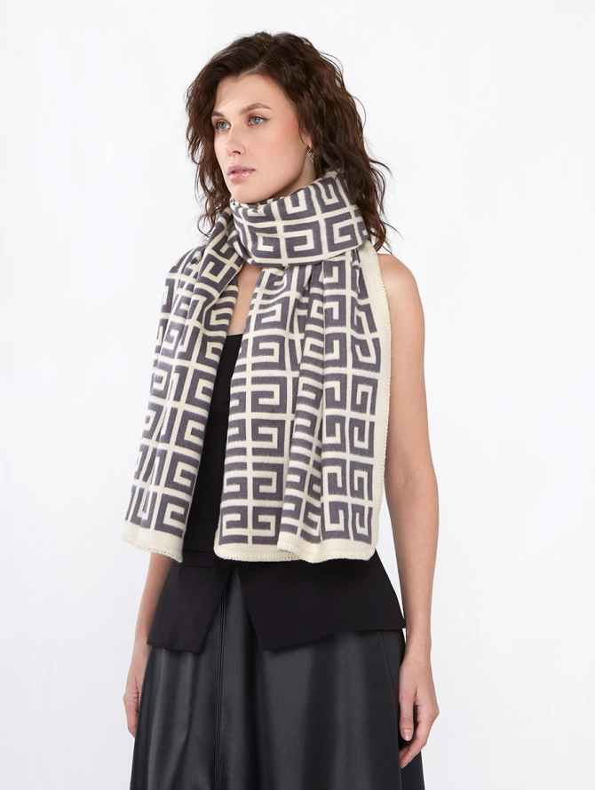 Палантин женский с двусторонним геометрическим принтом