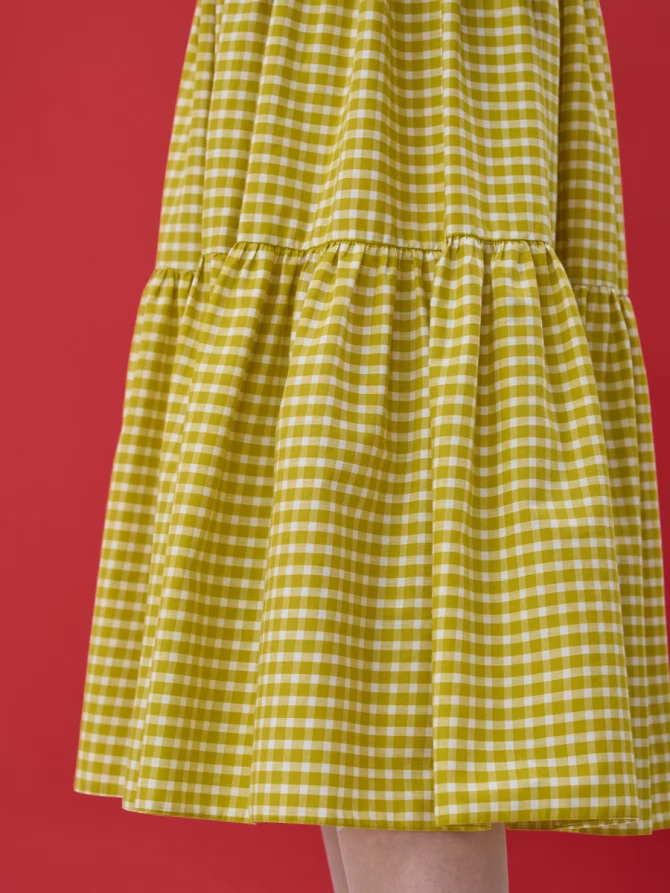 Платье с рукавами-буфами в желто-белую клетку