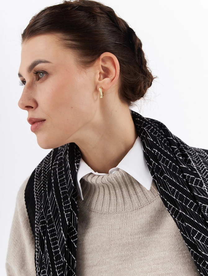 Платок женский с геометрическим принтом