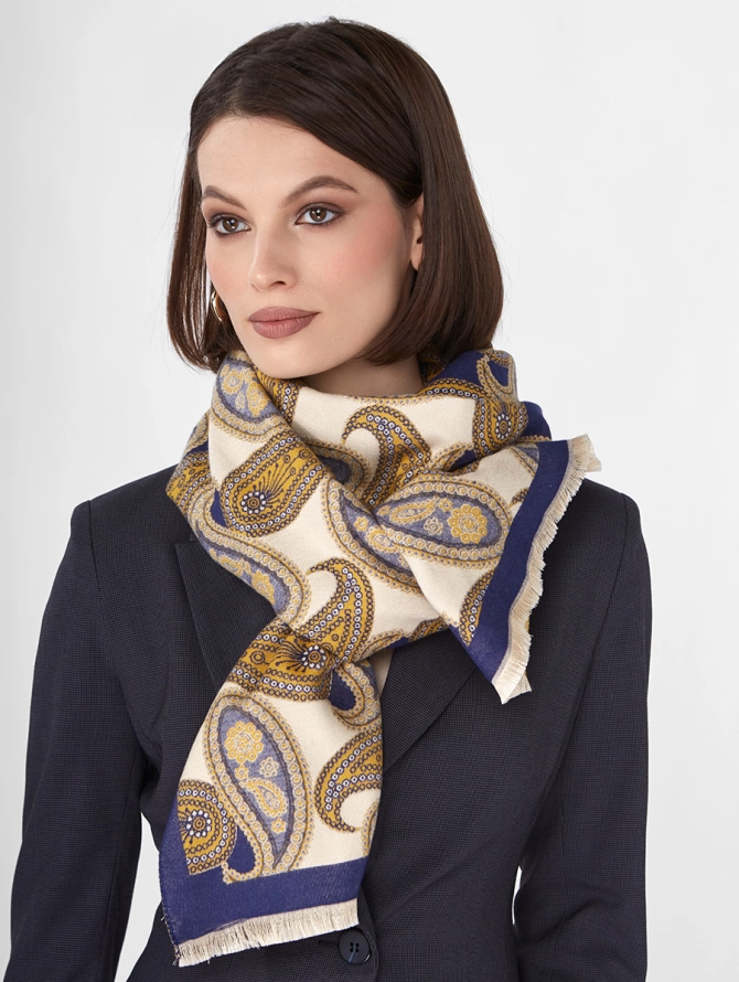 Палантин с узором пейсли