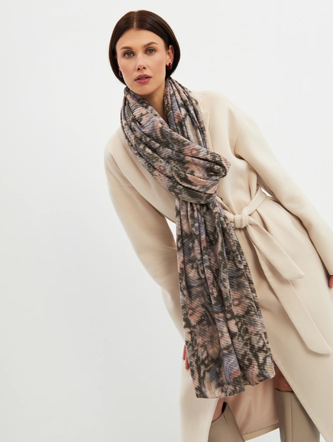 Палантин женский жатый с абстрактным принтом