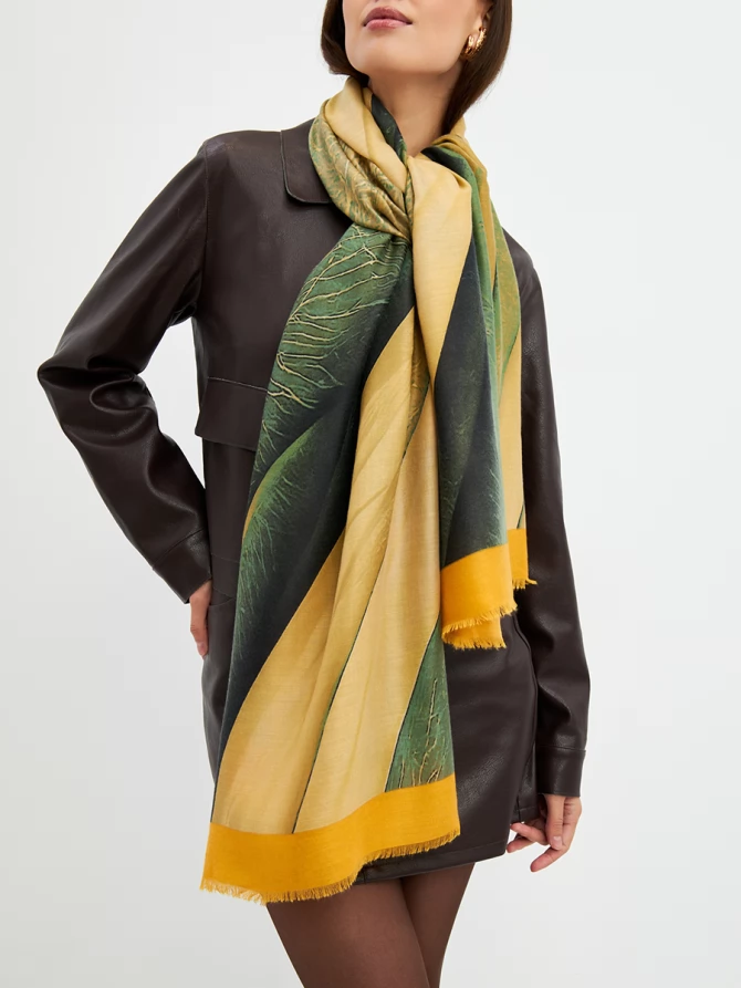 Палантин женский с тропическим принтом