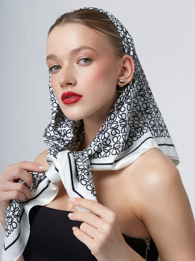 Платок с абстрактным узором KRD2-68-22