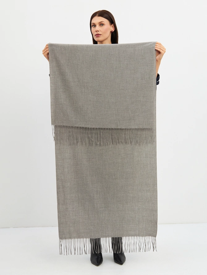 Палантин женский двусторонний серый с кистями