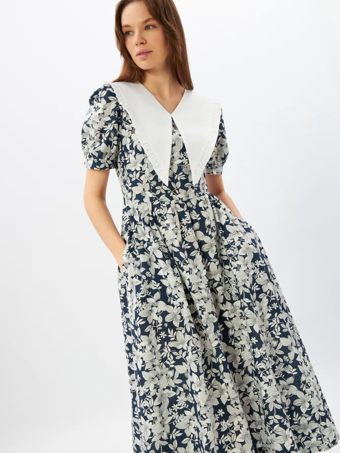 Платье из хлопка с большим контрастным воротником OD-935-4 крупные белые цветы на синем