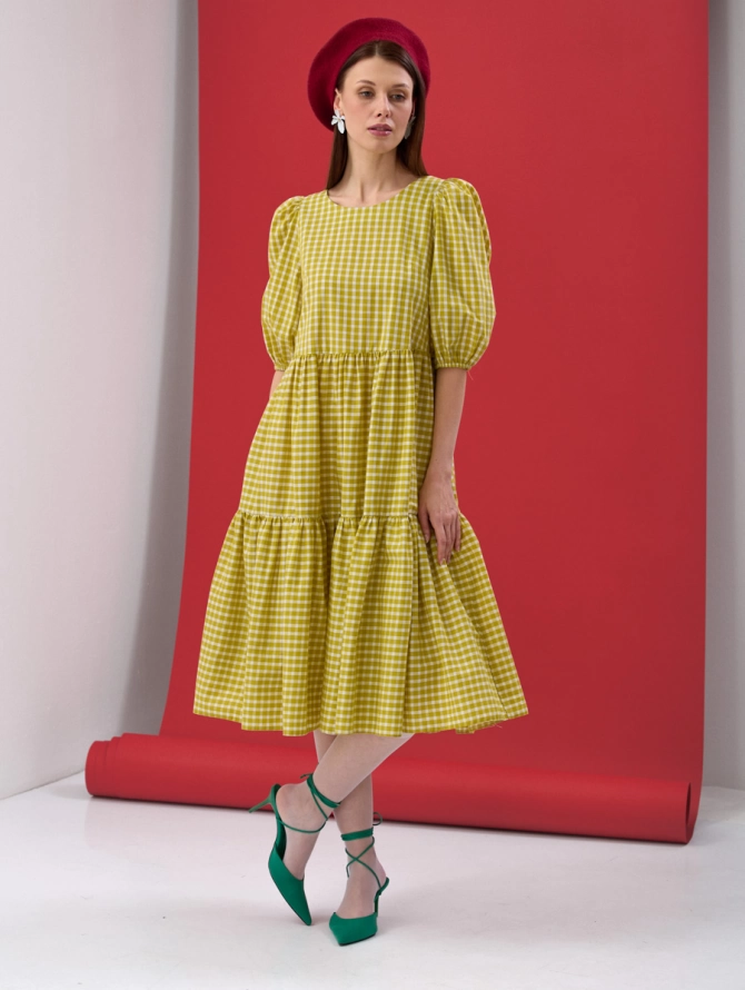 Платье с рукавами-буфами в желто-белую клетку