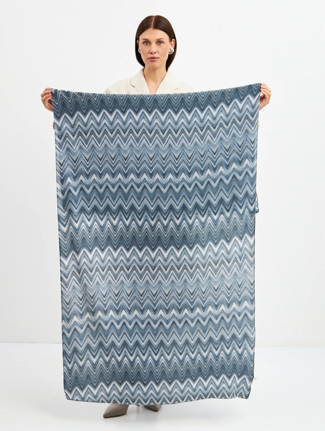 Палантин женский с волнистым принтом