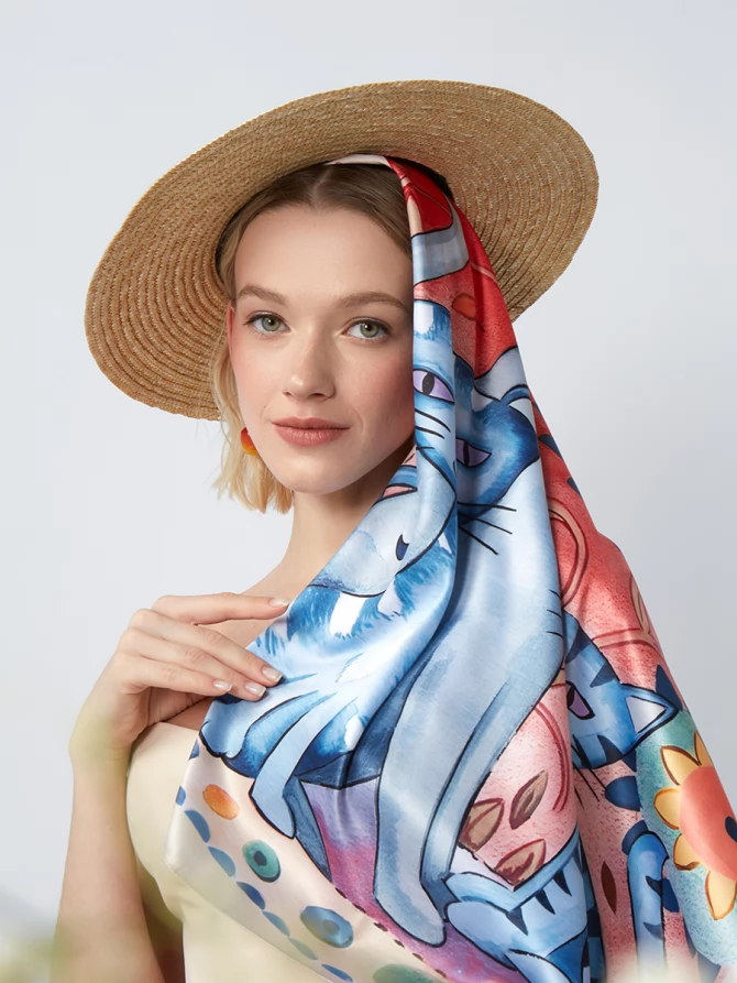 Платок женский с ярким абстрактным принтом