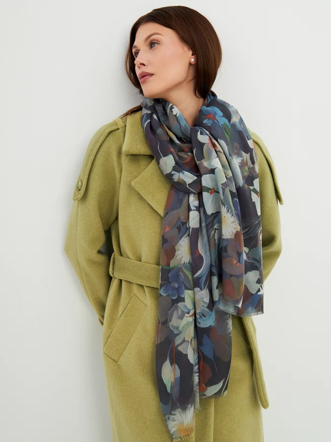 Палантин женский с нежным цветочным принтом