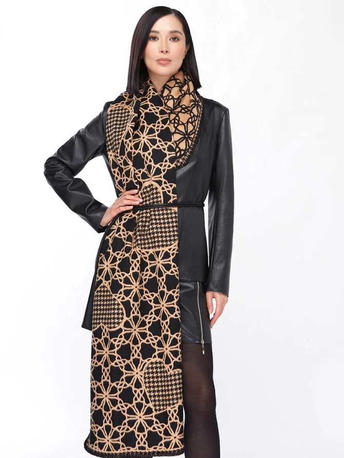 Палантин женский двусторонний с контрастным принтом