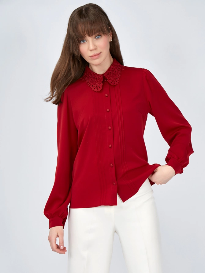 Блузка с кружевным воротником и защипами, бордовая