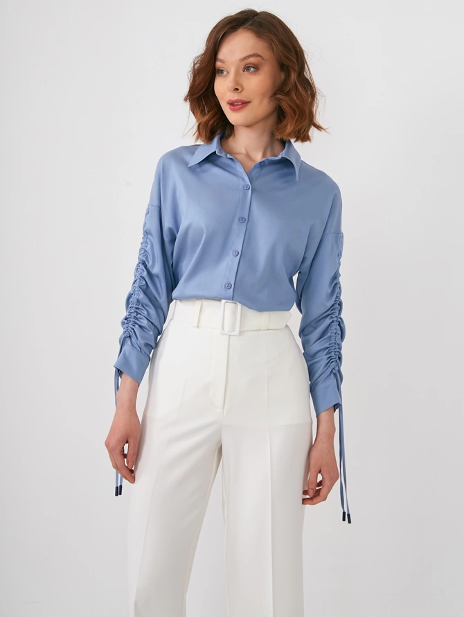 Блузка из тонкой джинсы с кулисками на рукавах, светлый джинс