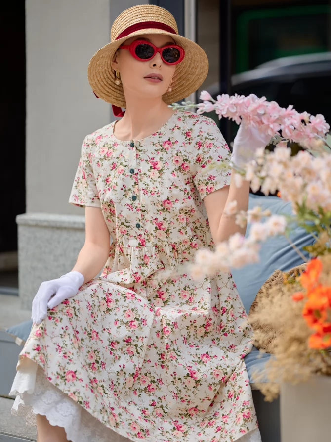 Платье хлопковое с цветочным принтом и кружевом