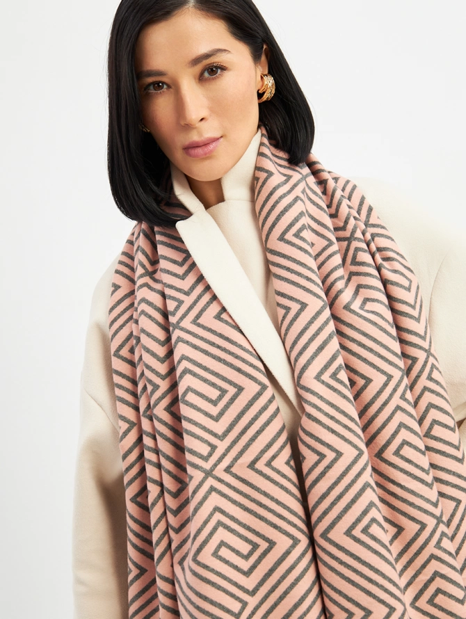 Палантин двусторонний с геометрическим узором