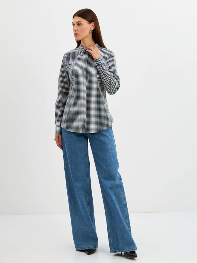 Блузка классическая с контрастной стойкой синяя клетка