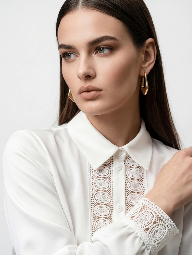 Блузка с кружевом белая