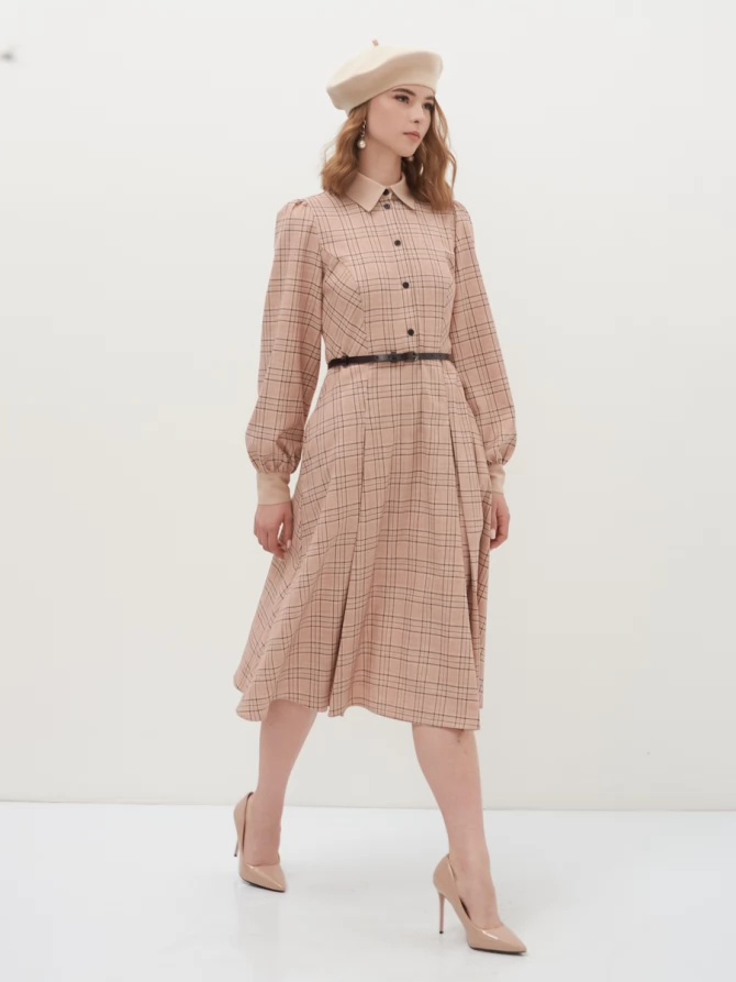 Платье с контрастным воротником и поясом