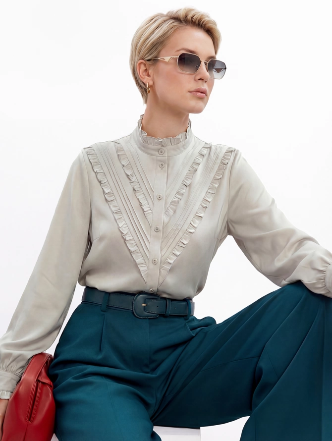 Блузка с рюшами серо-коричневая