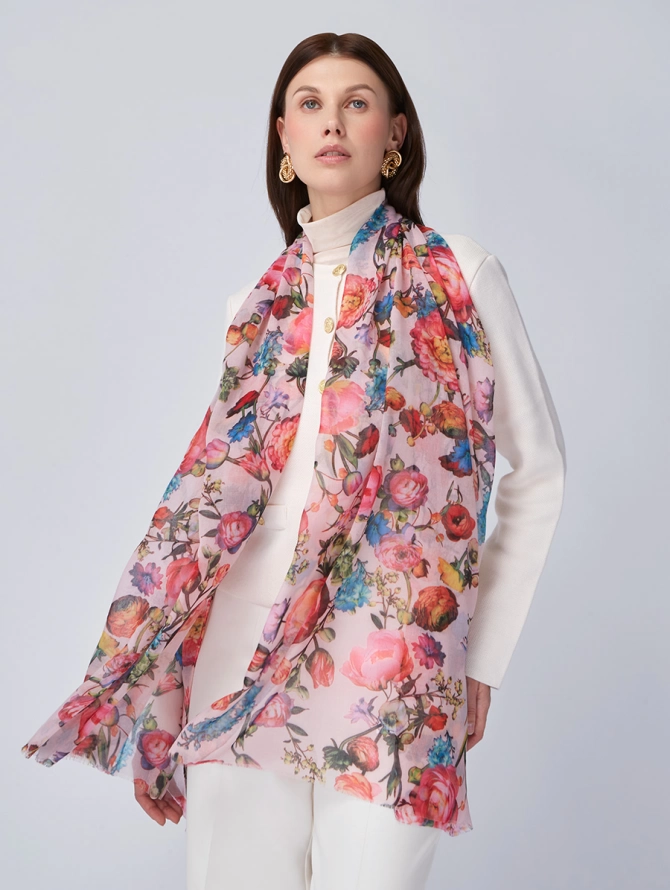 Палантин женский с нежным цветочным принтом