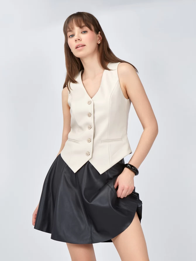 Жилет эко-кожа на подкладке  OD-931-2 бежевый