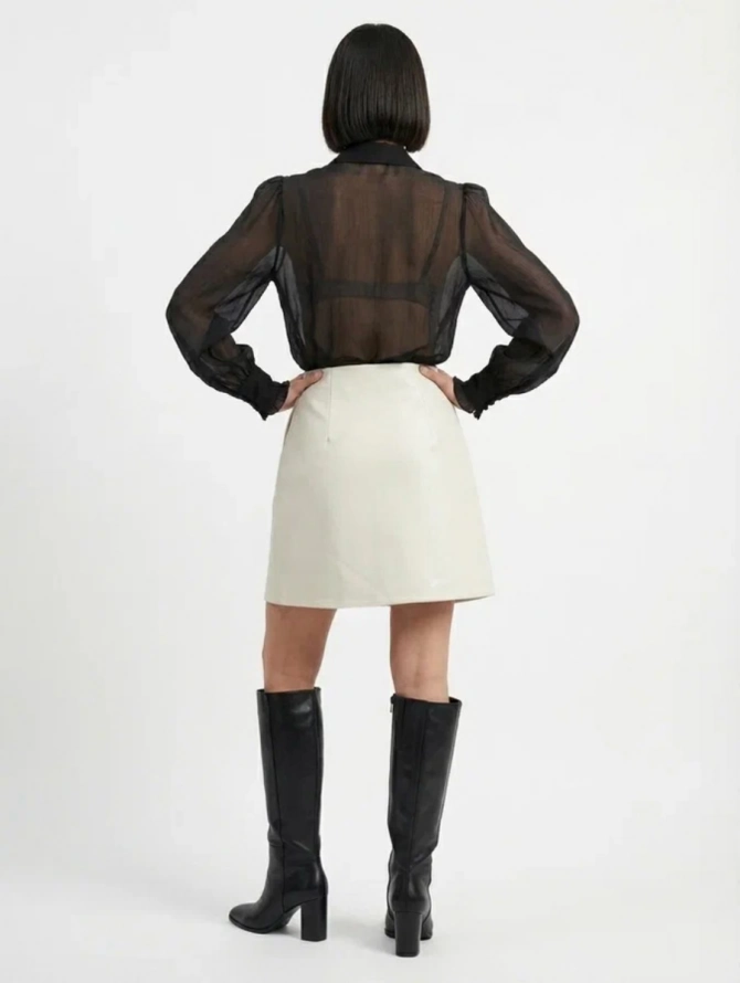 Юбка-трапеция на запах из эко-кожи, молочный