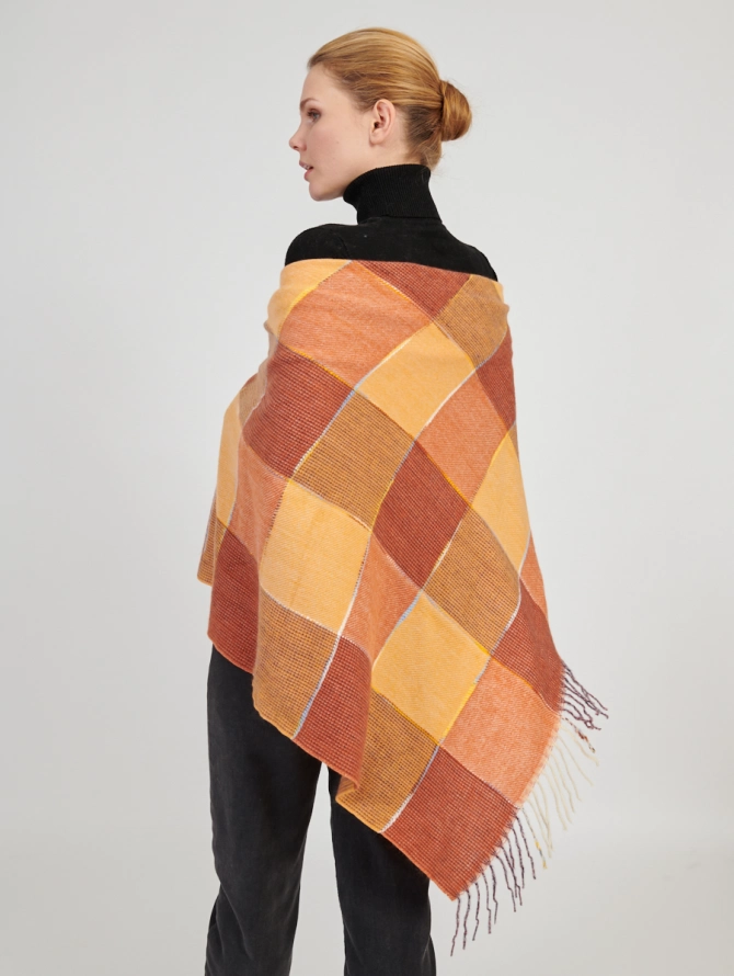 Платок-накидка в стиле арт-деко с бахромой