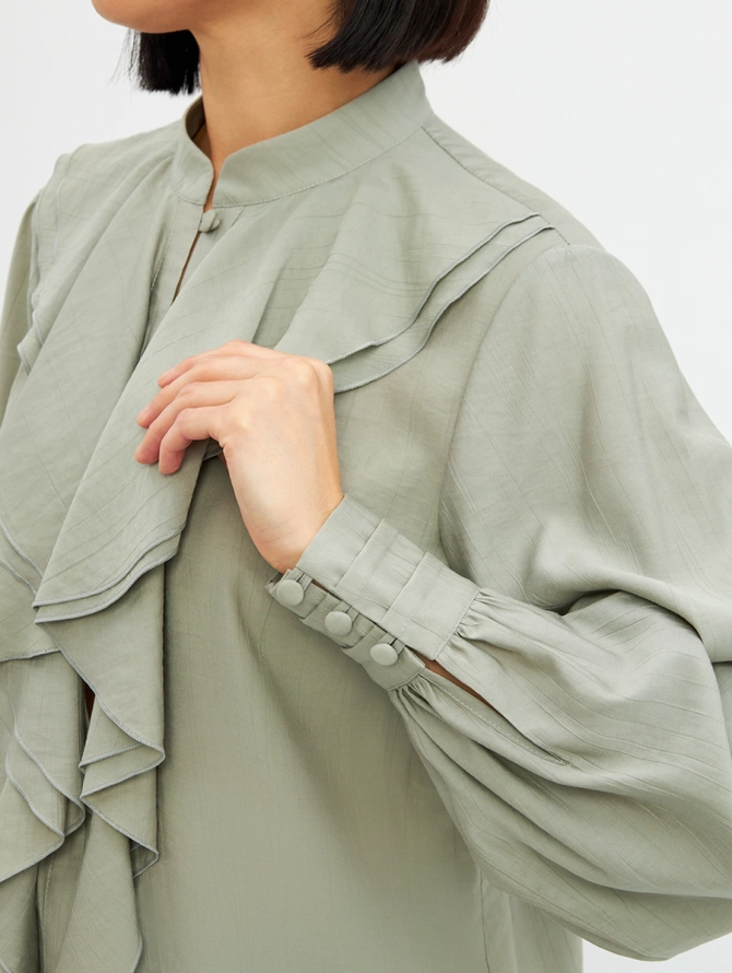 Блузка с отлетными рюшами, цвет полынь