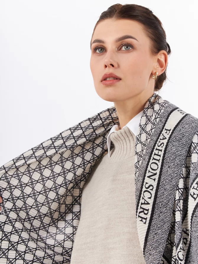 Платок двусторонний жатый с геометрическим узором