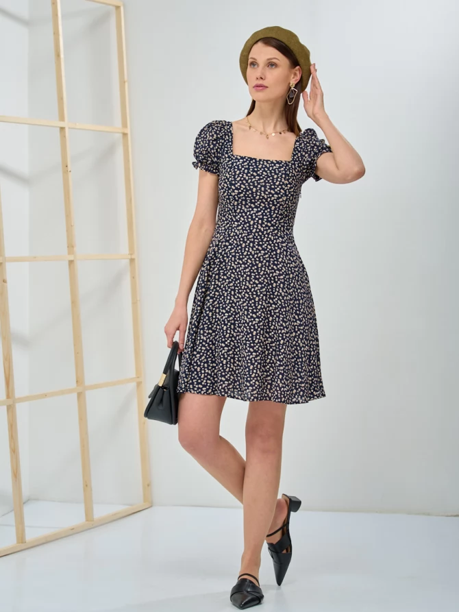 Платье из штапеля с цветочным принтом и резинкой по спинке