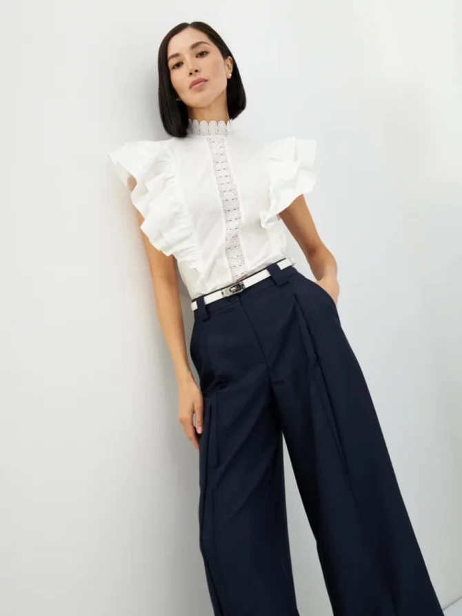 Блузка из хлопка с кружевным воротником и рукавами-крыльями, белая