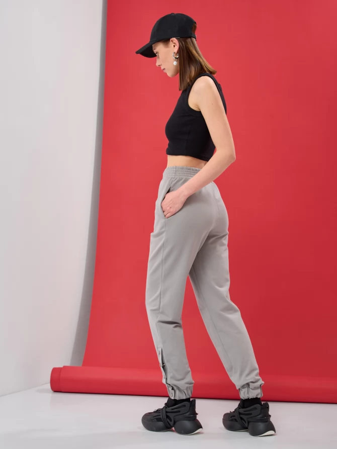 Брюки на кнопках