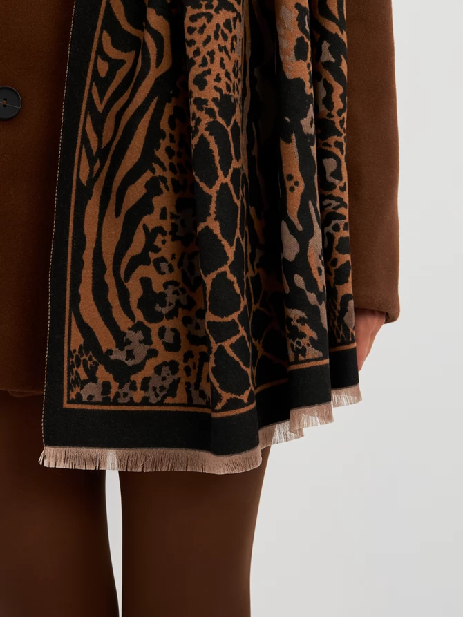 Палантин женский с анималистичным принтом