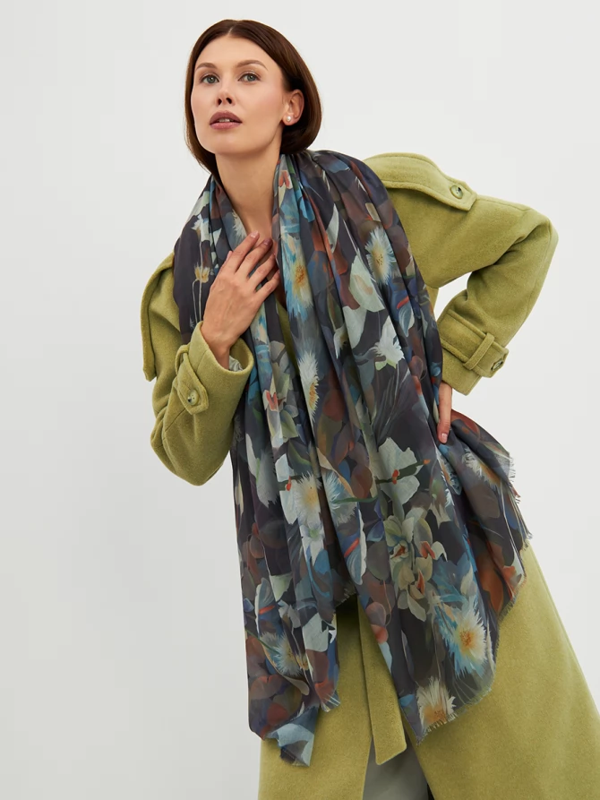 Палантин женский с нежным цветочным принтом