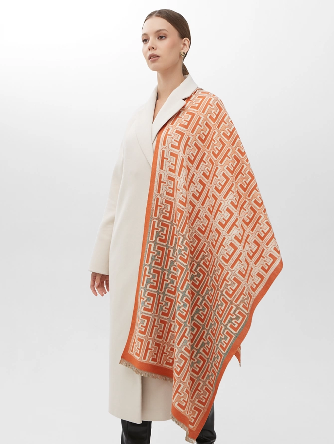 Палантин двусторонний с оранжевым орнаментом