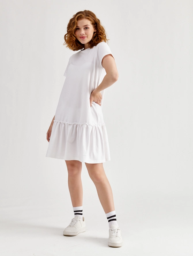 Платье-футболка свободного кроя с воланом