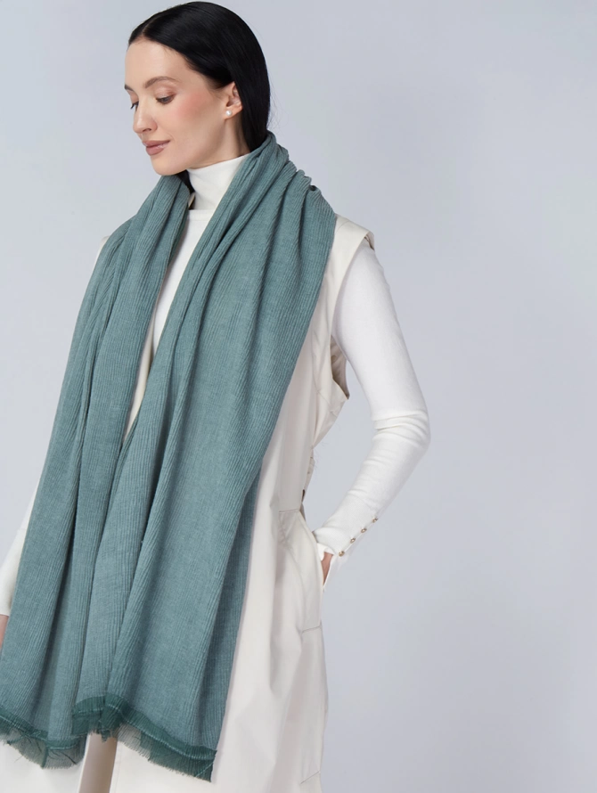 Палантин женский плиссированный в оттенке морской волны