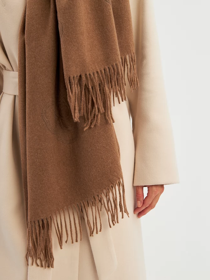 Палантин женский с принтом и бахромой