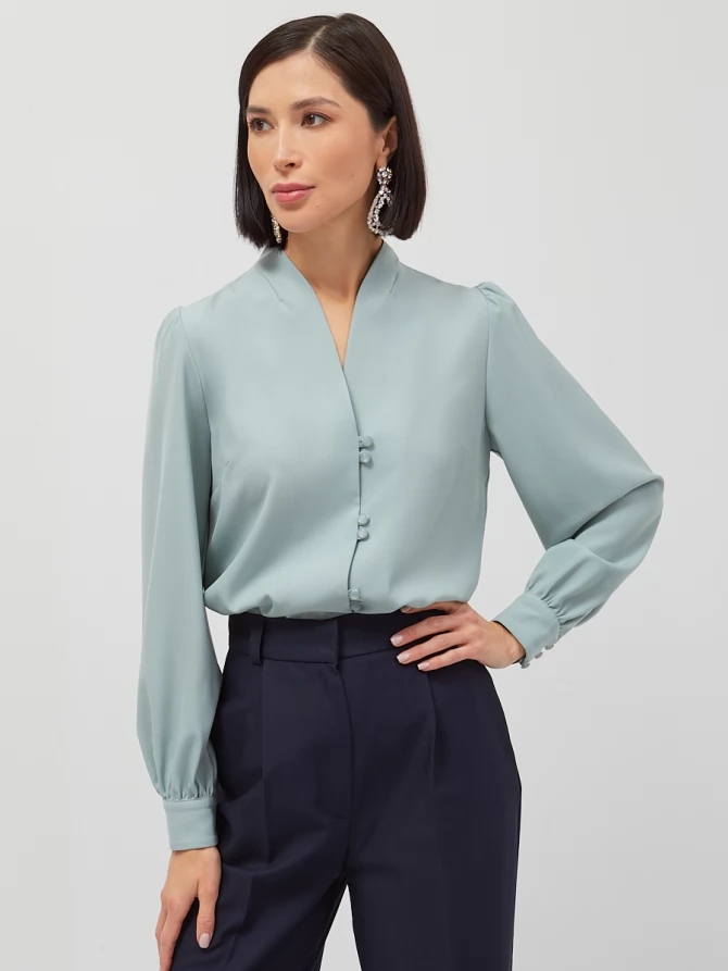 Блуза с вырезом   