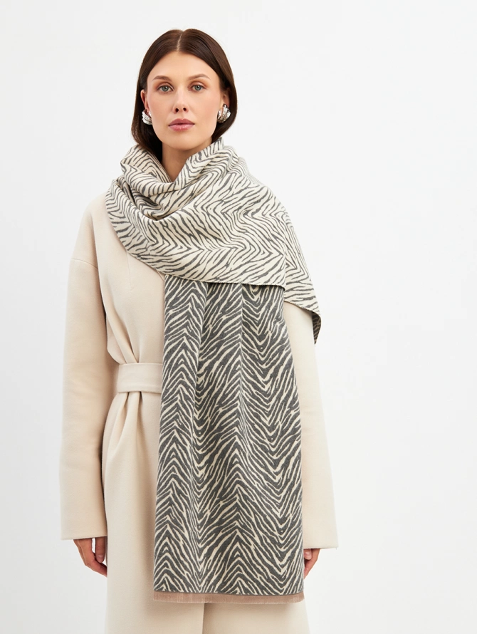 Палантин двусторонний с анималистичным принтом