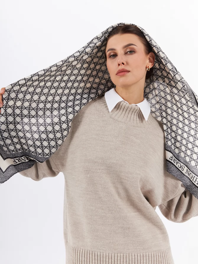 Платок двусторонний жатый с геометрическим узором