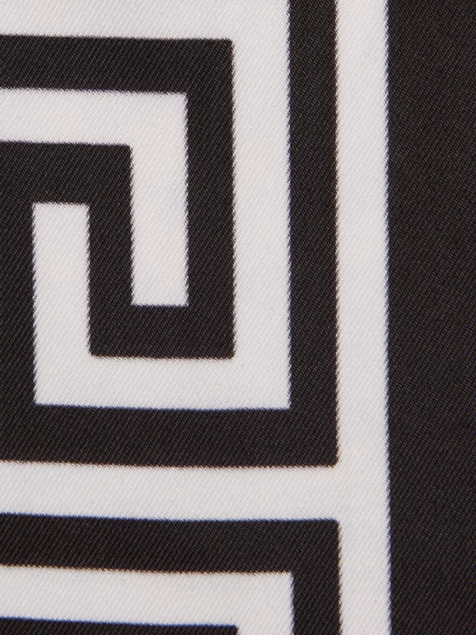 Платок черно-белый с геометрическим принтом KRD2-68-27