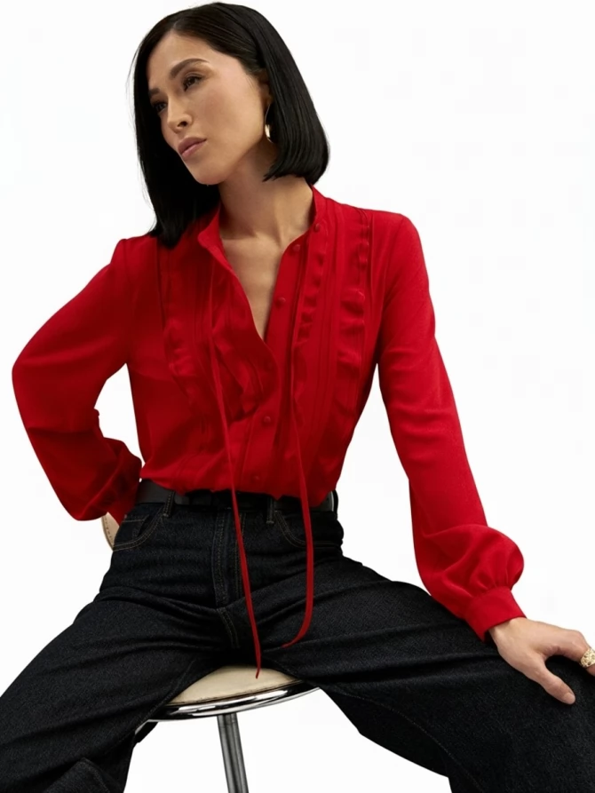 Блузка с рюшами и завязками, красная