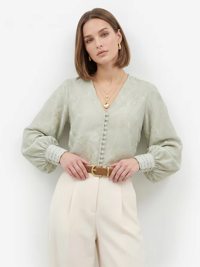 Блуза с вышивкой полынь