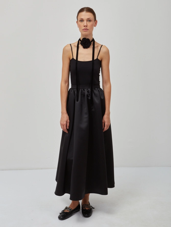 Трикотажная базовая майка на тонких бретелях