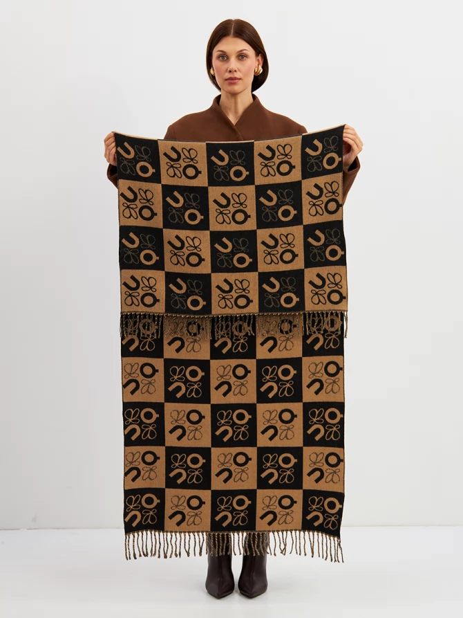 Палантин с графичным узором и бахромой SH25-20-3