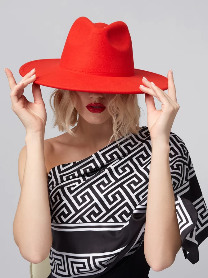 Платок черно-белый с геометрическим принтом KRD2-68-27